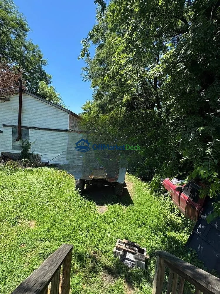 Off-market house in Louisville, Kentucky — 1 bed, 1 bath, $42,700 — photo 2 of 8