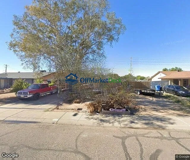 Off-market house in Phoenix, Arizona — 3 beds, 2 baths, $279,900 — photo 2 of 3