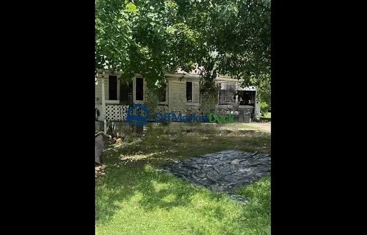 Off-market house in Cookeville, Tennessee — 2 beds, 1 bath, $113,000 — photo 2 of 8