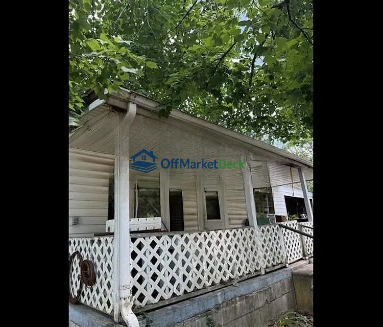 Off-market house in Cookeville, Tennessee — 2 beds, 1 bath, $113,000 — photo 3 of 8
