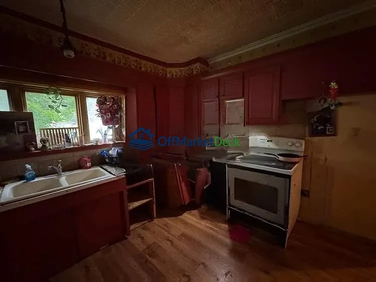 Off-market house in Pelican Rapids, Minnesota — 2 beds, 1 bath, $69,678 — photo 5 of 8