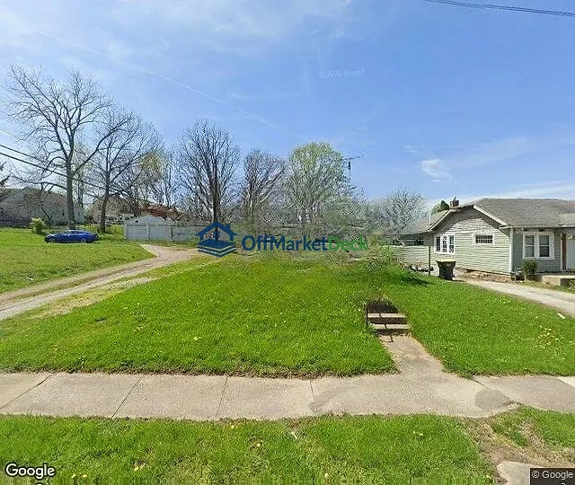 Off-market house in Anderson, Indiana — 2 beds, 1 bath, $69,900 — photo 2 of 3