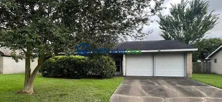 Off-market house in Houston, Texas — 3 beds, 2 baths, $195,500 — photo 2 of 4