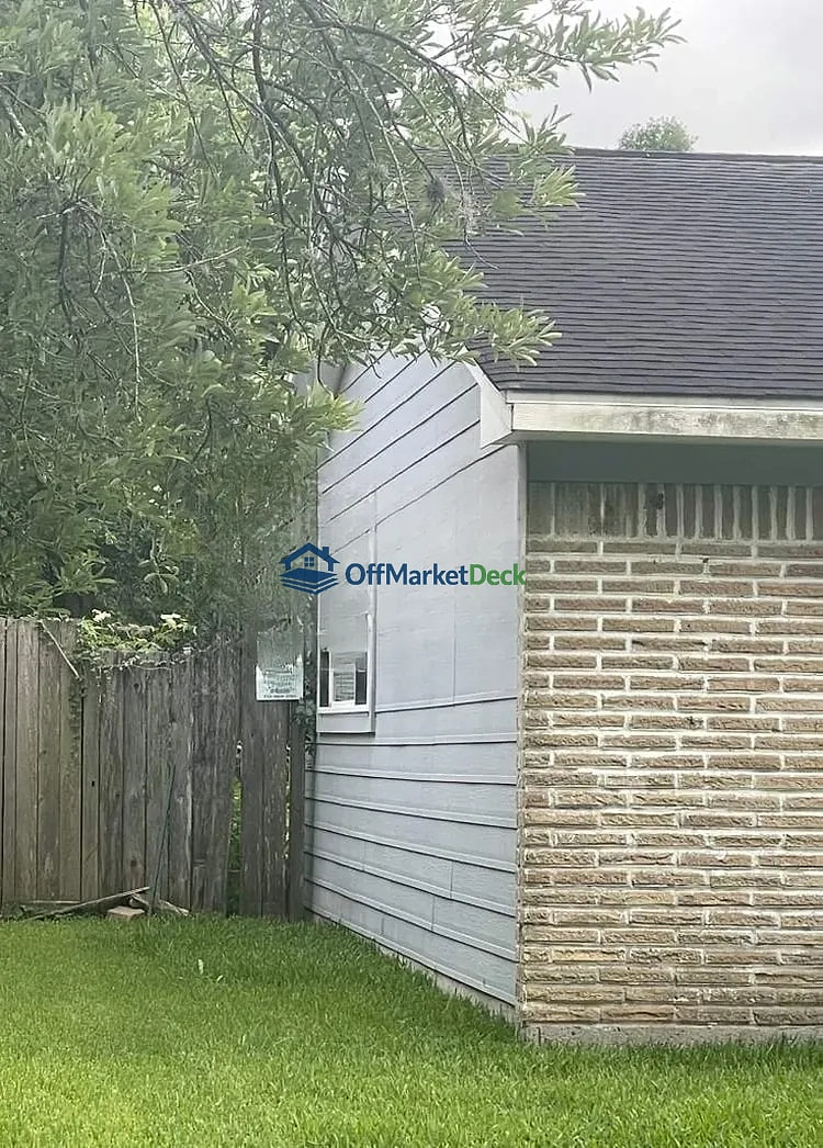 Off-market house in Houston, Texas — 3 beds, 2 baths, $195,500 — photo 4 of 4
