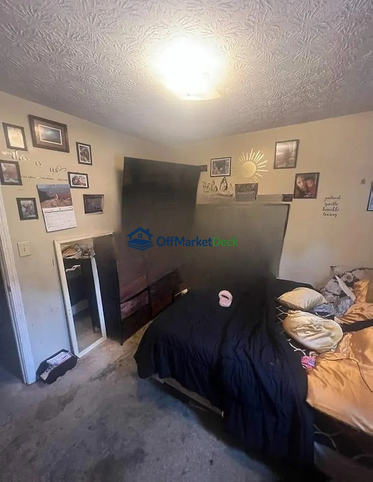 Off-market house in Lawrenceville, Georgia — 3 beds, 2 baths, $235,000 — photo 4 of 8