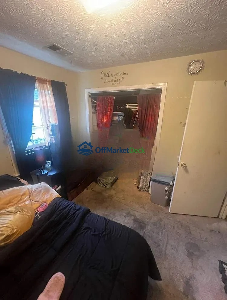 Off-market house in Lawrenceville, Georgia — 3 beds, 2 baths, $235,000 — photo 5 of 8