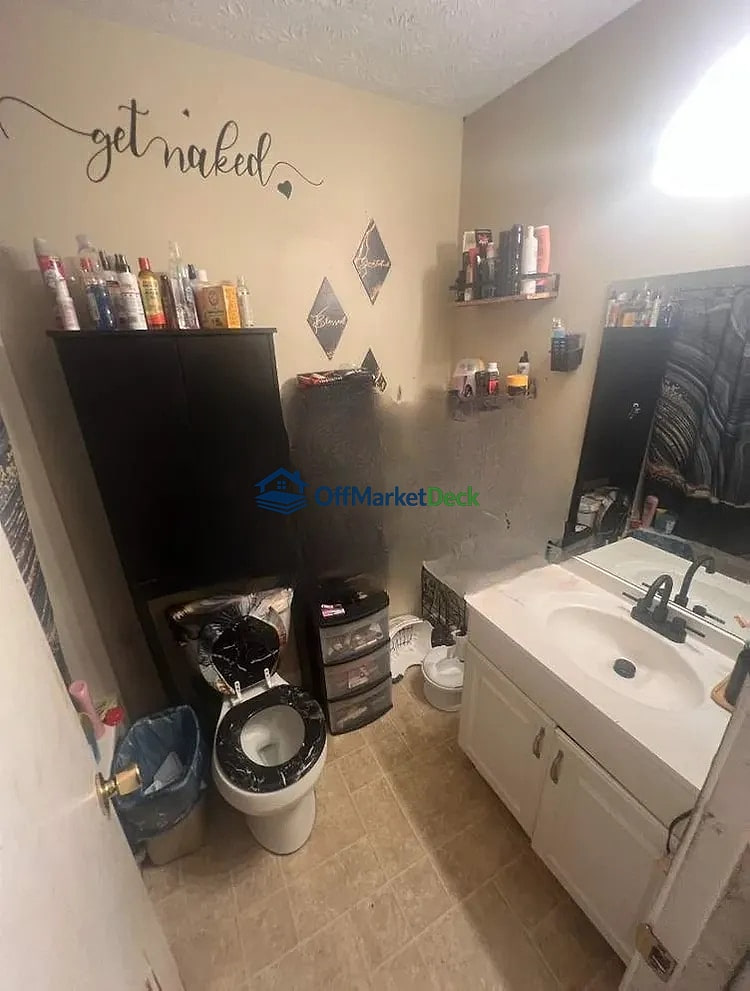 Off-market house in Lawrenceville, Georgia — 3 beds, 2 baths, $235,000 — photo 8 of 8