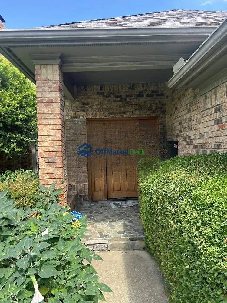 Off-market house in Carrollton, Texas — 3 beds, 2.5 baths, $424,999 — photo 5 of 8
