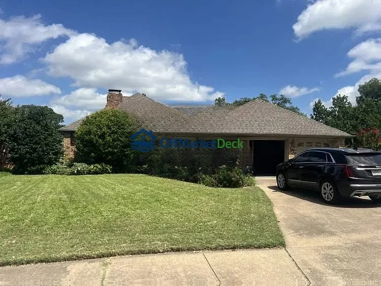 Off-market house in Carrollton, Texas — 3 beds, 2.5 baths, $424,999 — photo 4 of 8