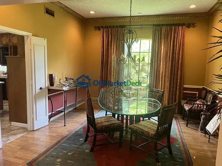 Off-market house in Carrollton, Texas — 3 beds, 2.5 baths, $424,999 — photo 8 of 8