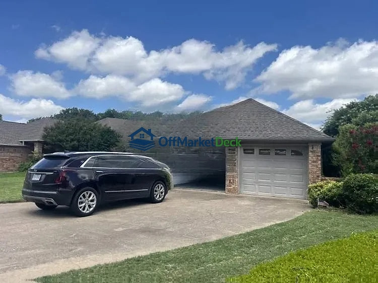 Off-market house in Carrollton, Texas — 3 beds, 2.5 baths, $424,999 — photo 3 of 8