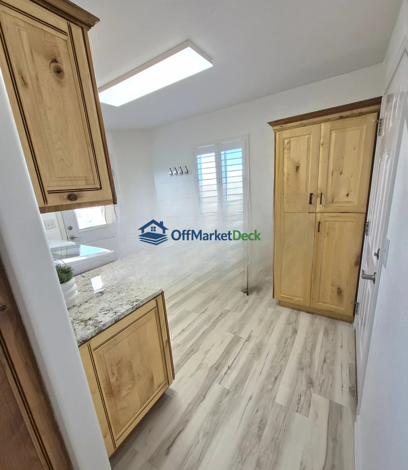 Off-market house in Casper, Wyoming — 3 beds, 3 baths, $420,000 — photo 5 of 8