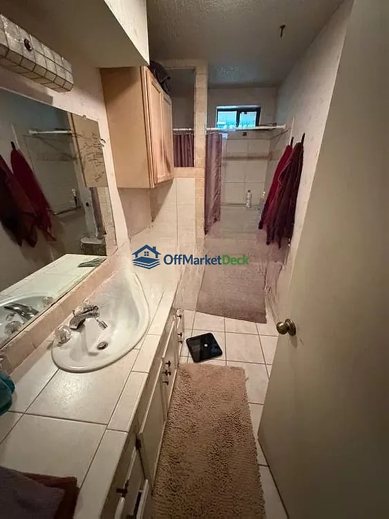 Off-market house in Corinth, Texas — 3 beds, 2 baths, $435,000 — photo 3 of 8