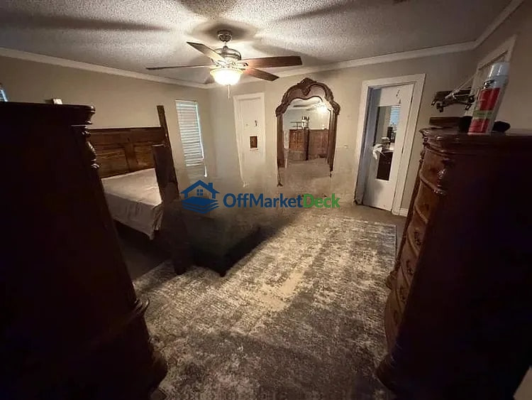 Off-market house in Corinth, Texas — 3 beds, 2 baths, $435,000 — photo 4 of 8