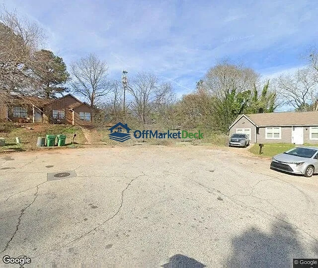 Off-market house in Stone Mountain, Georgia — 4 beds, 1.5 baths, $125,000 — photo 3 of 3