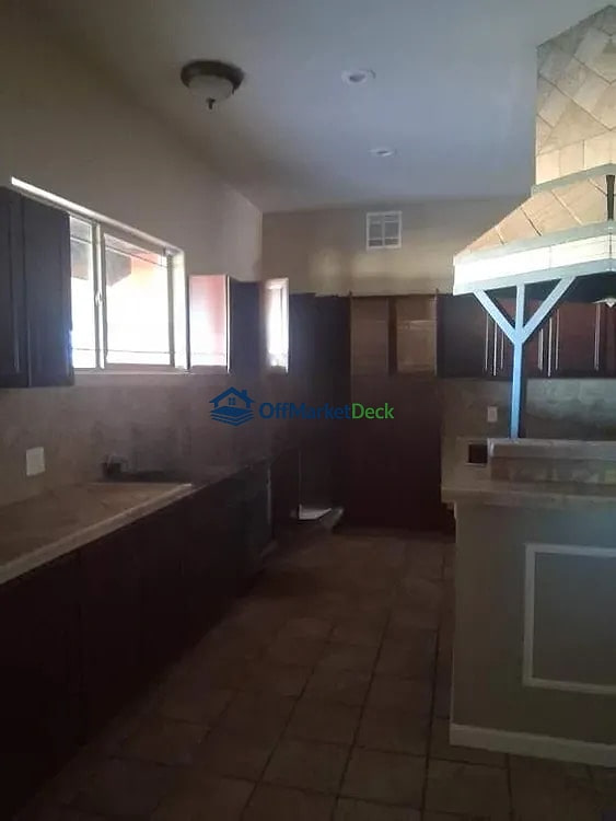 Off-market house in Tucson, Arizona — 4 beds, 3 baths, $514,990 — photo 2 of 8