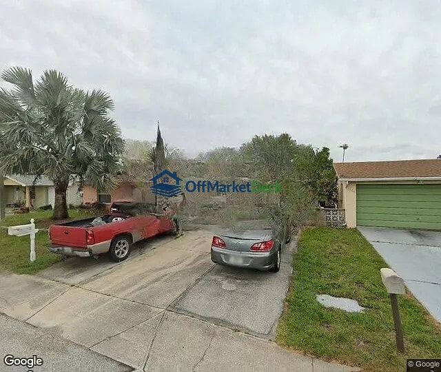 Off-market house in Port Richey, Florida — 3 beds, 2 baths, $195,000 — photo 3 of 3