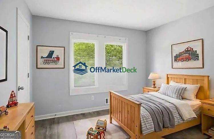 Off-market house in Lithonia, Georgia — 4 beds, 3 baths, $163,000 — photo 6 of 8