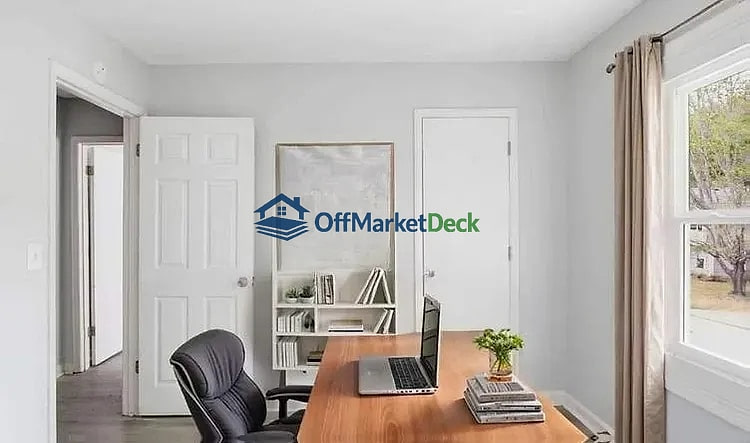 Off-market house in Lithonia, Georgia — 4 beds, 3 baths, $163,000 — photo 5 of 8