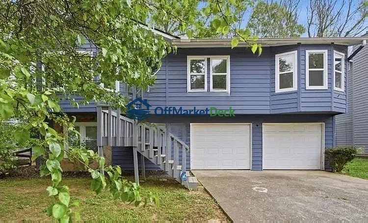 Off-market house in Lithonia, Georgia — 4 beds, 3 baths, $163,000 — photo 2 of 8