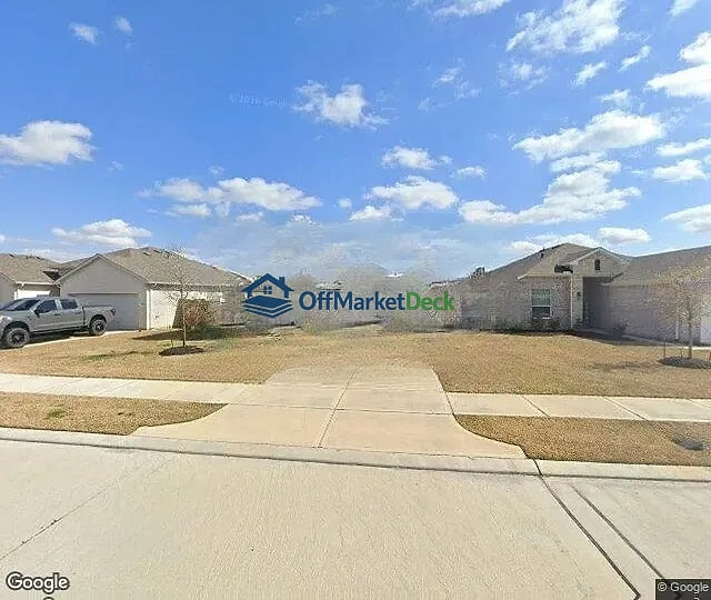 Off-market house in Rosharon, Texas — 3 beds, 2 baths, $299,000 — photo 2 of 3