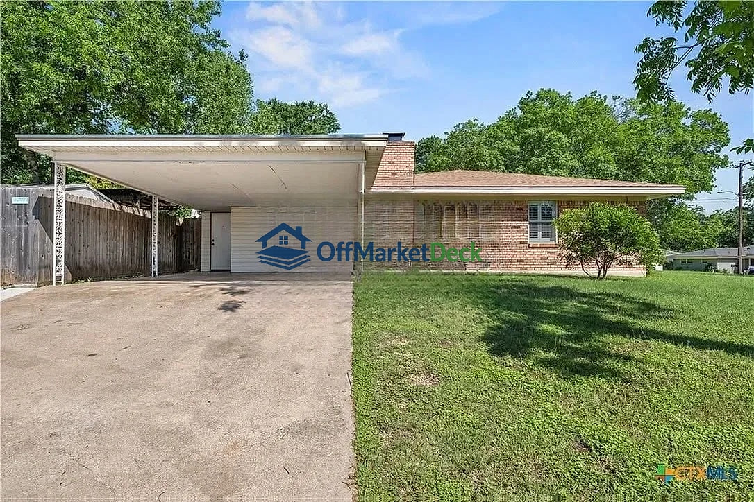 Off-market house in Belton, Texas — 3 beds, 2 baths, $295,000 — photo 3 of 8