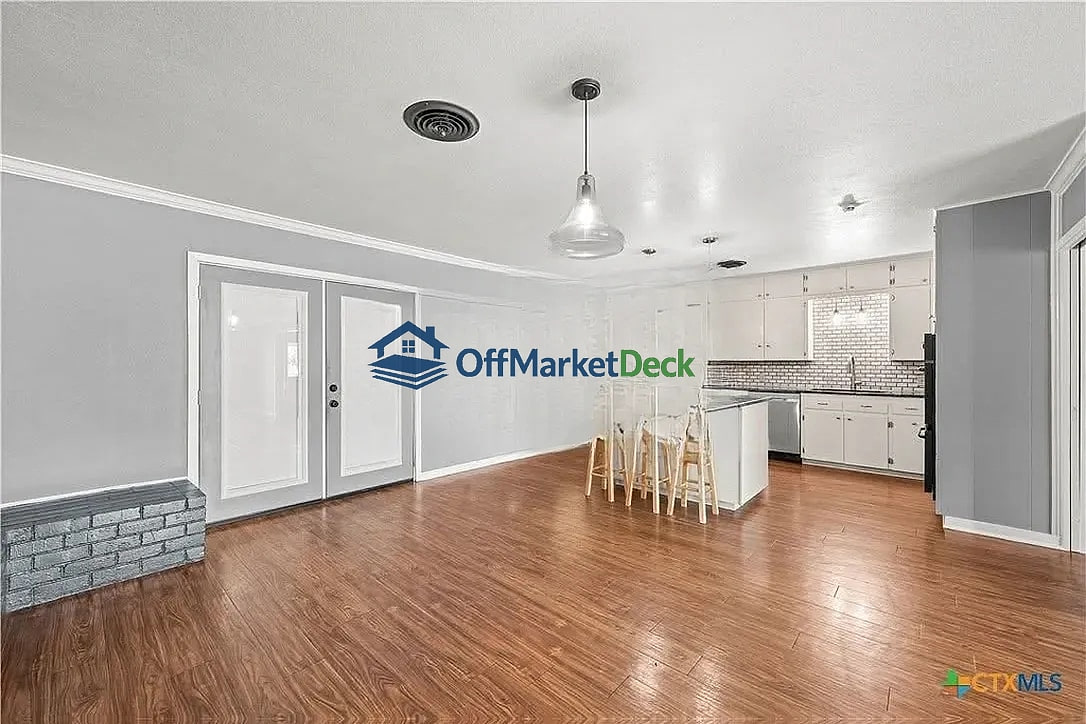 Off-market house in Belton, Texas — 3 beds, 2 baths, $295,000 — photo 6 of 8