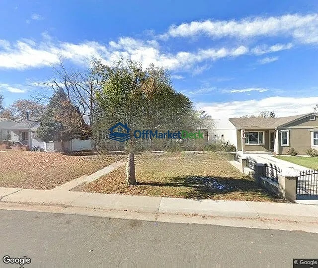 Off-market house in Aurora, Colorado — 2 beds, 1 bath, $289,900 — photo 2 of 3