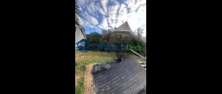 Off-market house in Uhrichsville, Ohio — 3 beds, 2 baths, $37,200 — photo 3 of 8