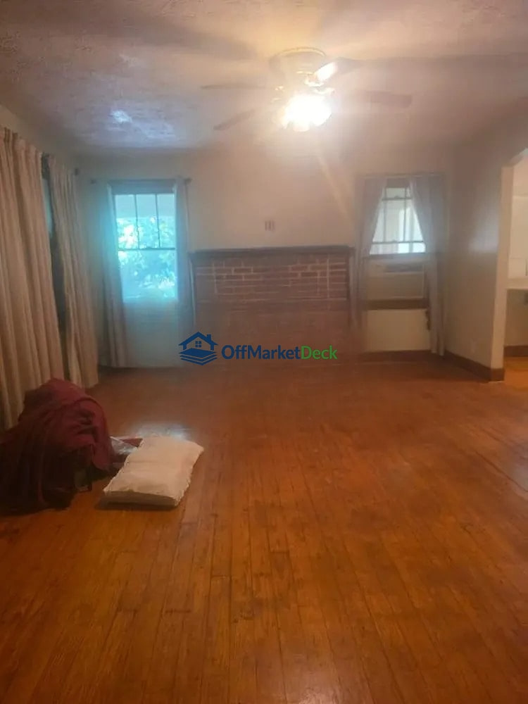 Off-market house in Hokes Bluff, Alabama — 3 beds, 1 bath, $75,000 — photo 2 of 8