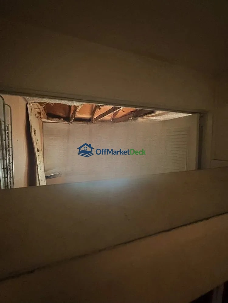 Off-market house in Phoenix, Arizona — 3 beds, 2 baths, $249,999 — photo 7 of 8