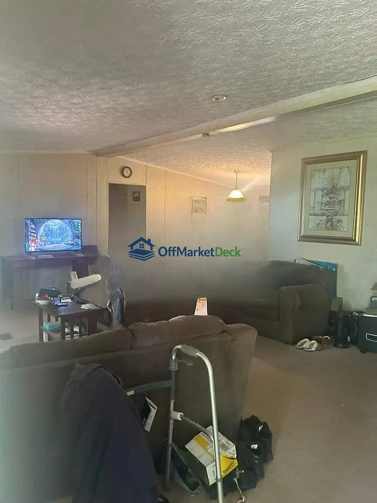 Off-market house in Rocky Point, North Carolina — 3 beds, 2 baths, $185,000 — photo 3 of 8