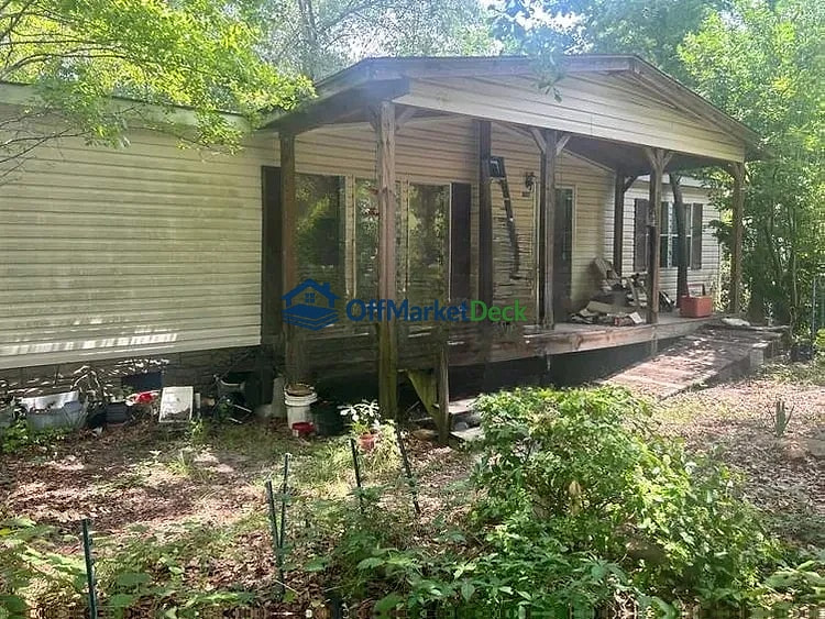 Off-market house in Rocky Point, North Carolina — 3 beds, 2 baths, $185,000 — photo 2 of 8