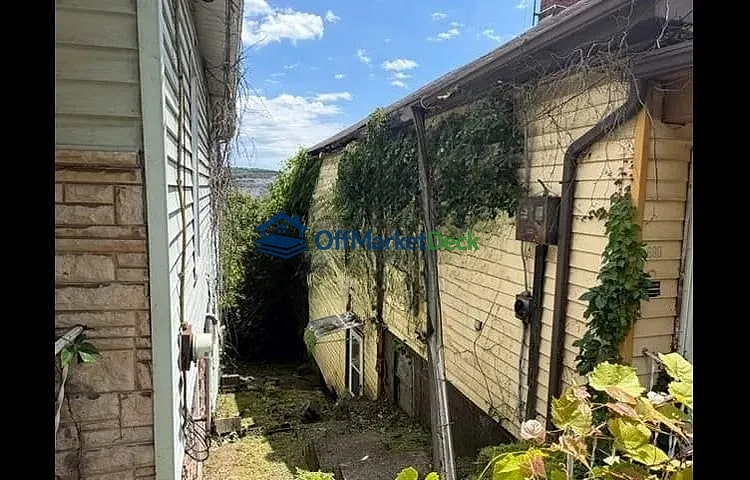 Off-market house in Steubenville, Ohio — 2 beds, 1 bath, $12,000 — photo 4 of 6