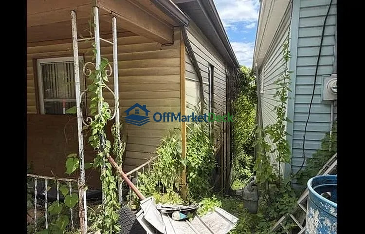 Off-market house in Steubenville, Ohio — 2 beds, 1 bath, $12,000 — photo 5 of 6