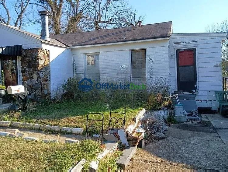 Off-market house in Shreveport, Louisiana — 2 beds, 1 bath, $15,000 — photo 2 of 8