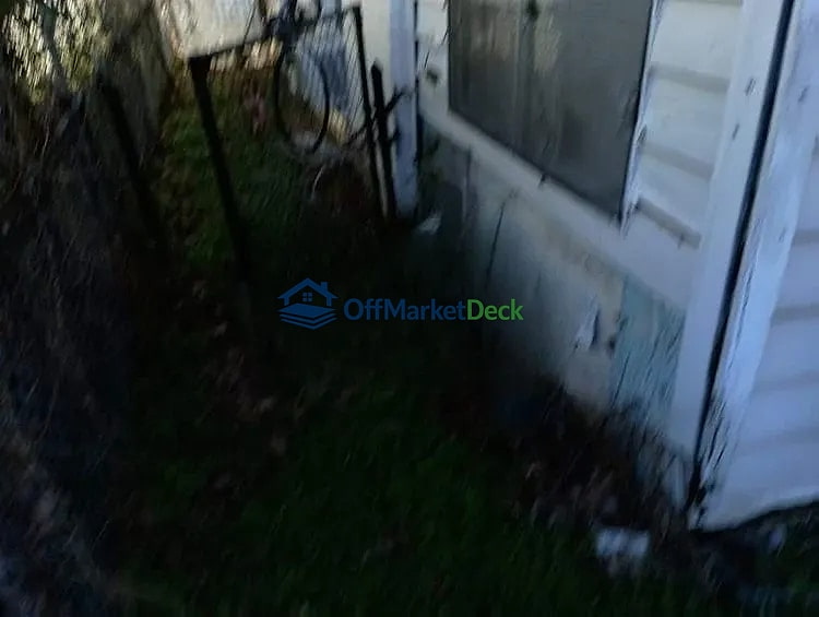 Off-market house in Shreveport, Louisiana — 2 beds, 1 bath, $15,000 — photo 5 of 8