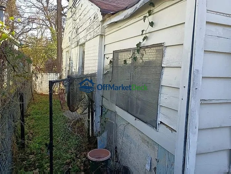 Off-market house in Shreveport, Louisiana — 2 beds, 1 bath, $15,000 — photo 4 of 8