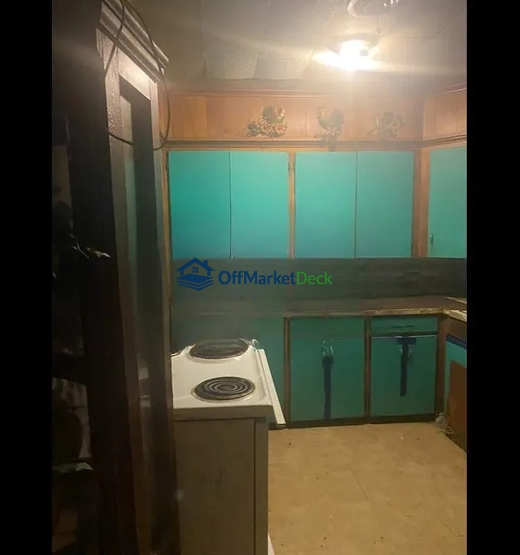 Off-market house in Center, Texas — 3 beds, 2 baths, $50,000 — photo 4 of 8