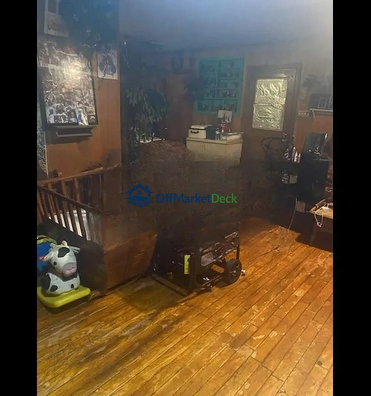Off-market house in Center, Texas — 3 beds, 2 baths, $50,000 — photo 3 of 8