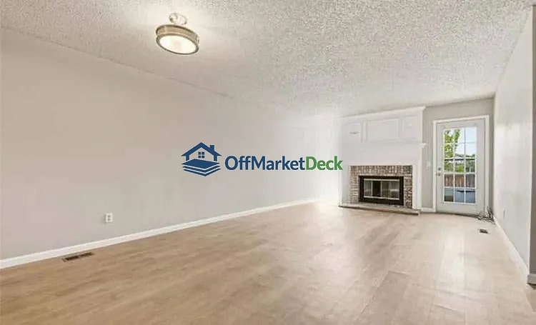 Off-market house in Littleton, Colorado — 2 beds, 1 bath, $318,000 — photo 2 of 8