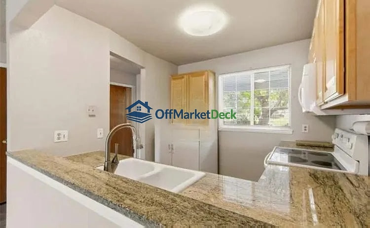 Off-market house in Littleton, Colorado — 2 beds, 1 bath, $318,000 — photo 7 of 8