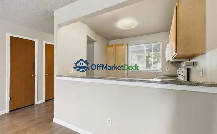 Off-market house in Littleton, Colorado — 2 beds, 1 bath, $318,000 — photo 6 of 8