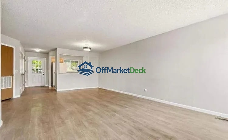 Off-market house in Littleton, Colorado — 2 beds, 1 bath, $318,000 — photo 4 of 8