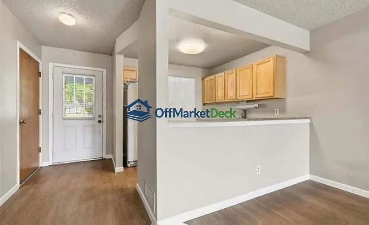 Off-market house in Littleton, Colorado — 2 beds, 1 bath, $318,000 — photo 5 of 8