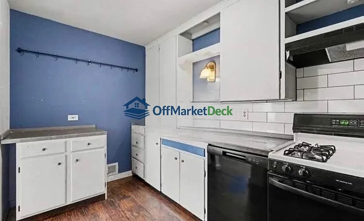 Off-market house in Denver, Colorado — 2 beds, 1 bath, $247,000 — photo 6 of 8