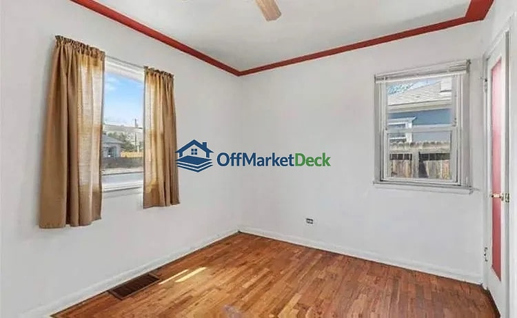 Off-market house in Denver, Colorado — 2 beds, 1 bath, $247,000 — photo 7 of 8