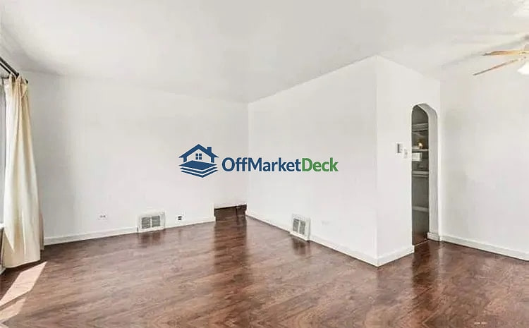 Off-market house in Denver, Colorado — 2 beds, 1 bath, $247,000 — photo 4 of 8