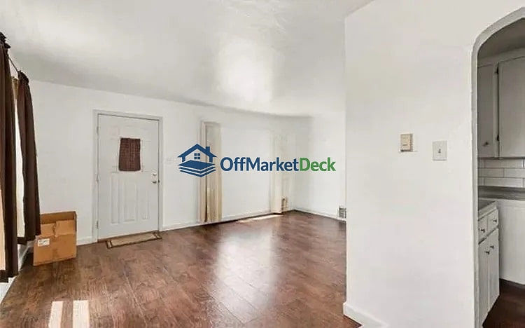 Off-market house in Denver, Colorado — 2 beds, 1 bath, $247,000 — photo 2 of 8