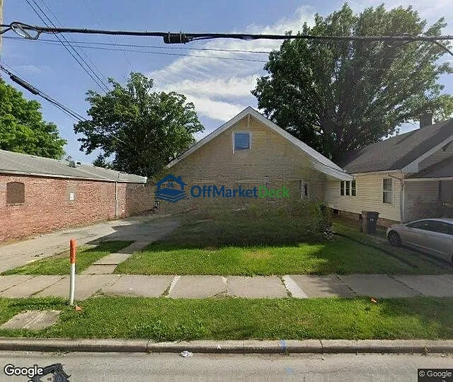 Off-market house in Indianapolis, Indiana — 7 beds, 2 baths, $155,900 — photo 2 of 3